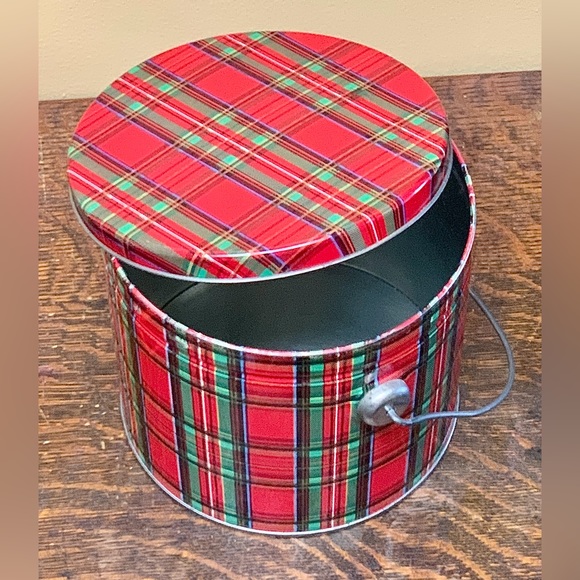 Vintage Red Scottish Tartan Plaid Pattern Metal Handled Biscuit Tin - Picture 8 of 15